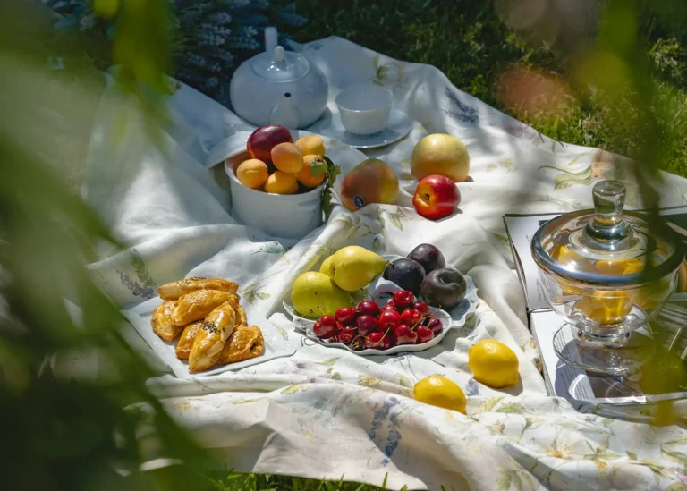 Déjeuner sur l'herbe à base de produits locaux.