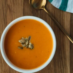Soupe de potiron et carottes, une recette réconfortante.